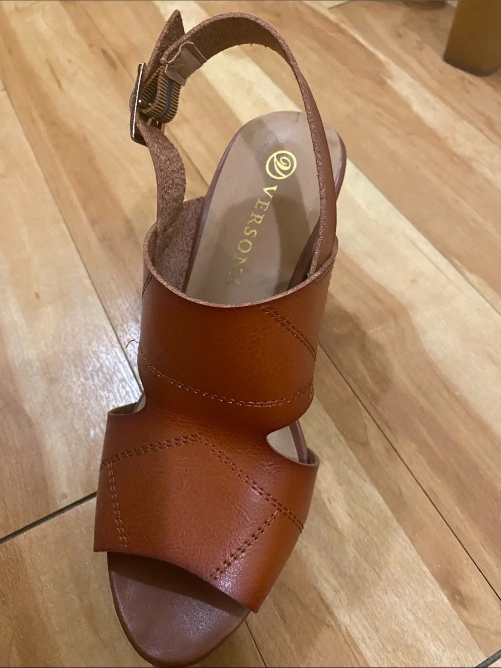 Versona leather slingback